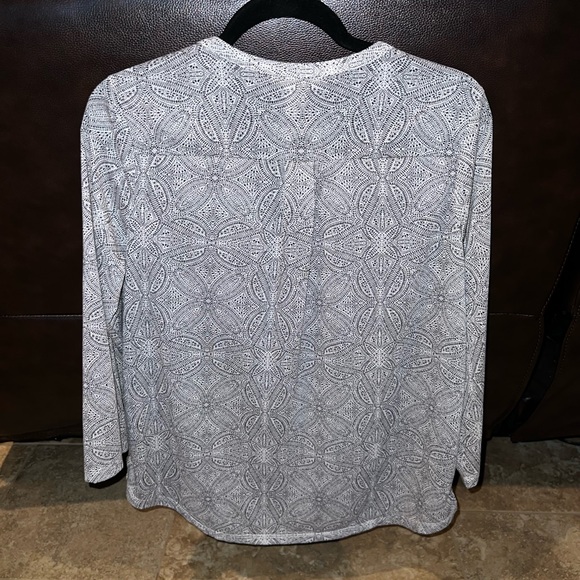 H&M top with 3/4 sleeves - Picture 3 of 8